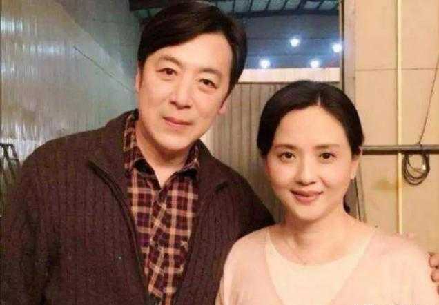 她是国家一级演员，丈夫因病去世，为了女儿守寡10年，今登台唱戏-8.jpg