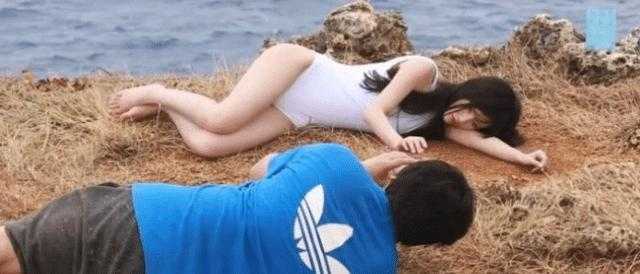 “150cm冯提莫”与“159cm鞠婧祎”同台，网友笑：膝盖以下全是鞋-3.jpg