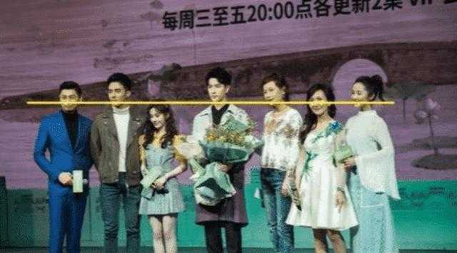 “150cm冯提莫”与“159cm鞠婧祎”同台，网友笑：膝盖以下全是鞋-4.jpg