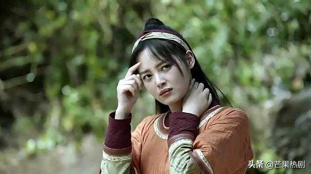 庆余年：海棠朵朵抡两把斧头上线，大战五竹，被五竹一掌打飞-1.jpg