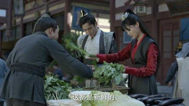 庆余年：海棠朵朵买菜，大街上就啃起萝卜遭范闲吐槽得注意气质-1.jpg