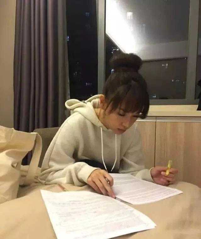 曾因得罪TVB高层被封杀,4年前关闭影迷会,如今40岁宣布退出娱乐圈-11.jpg