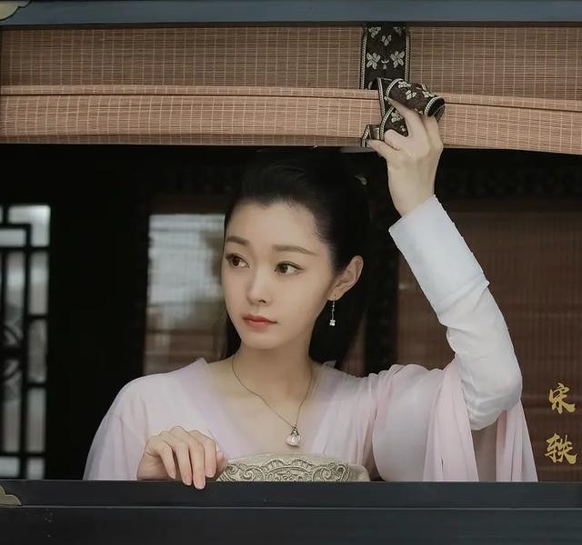 《庆余年》村姑海棠与范闲CP感太强，野心勃勃的辛芷蕾，这次红了-1.jpg