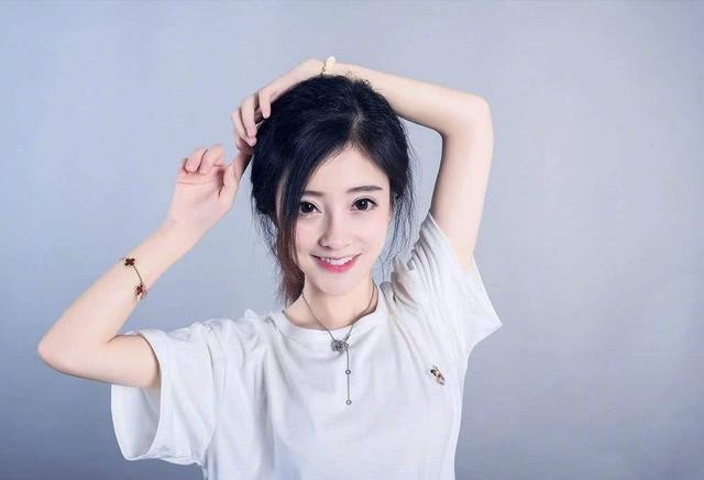 冯提莫B站直播仅仅五天，收获粉丝百万，老up主被轻松超越-1.jpg