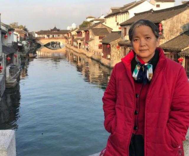 59岁老戏骨经历三次婚姻，儿子大婚前夫拒不参加，今近照曝光显苍老-2.jpg