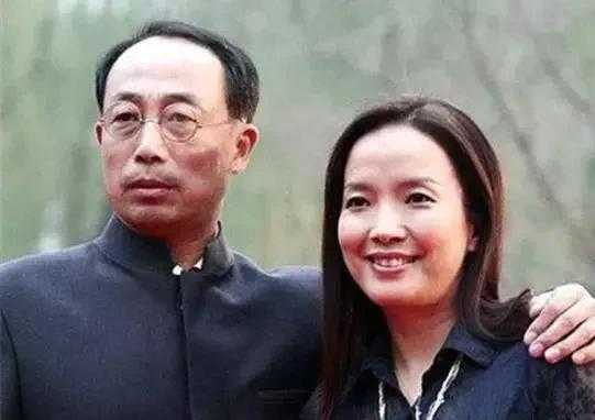 59岁老戏骨经历三次婚姻，儿子大婚前夫拒不参加，今近照曝光显苍老-7.jpg