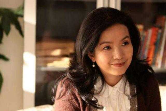 59岁老戏骨经历三次婚姻，儿子大婚前夫拒不参加，今近照曝光显苍老-11.jpg
