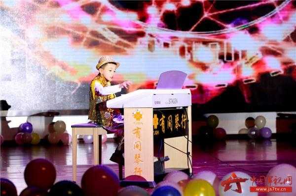 军娃迎新春 这场主题晚会幸福满满-9.jpg