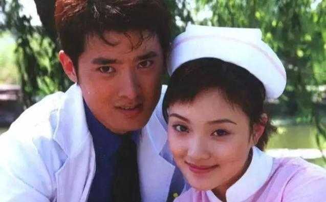 李小璐晒出跨年三连拍，阳光下活力四射，勉励自己：笑起来真好看-10.jpg