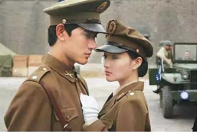 李小璐晒出跨年三连拍，阳光下活力四射，勉励自己：笑起来真好看-15.jpg