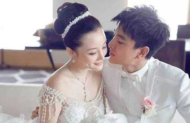 李小璐晒出跨年三连拍，阳光下活力四射，勉励自己：笑起来真好看-18.jpg