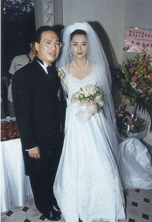 曾是“香港首席女打星”，因一场大火前程尽毁，两任丈夫接连入狱-14.jpg