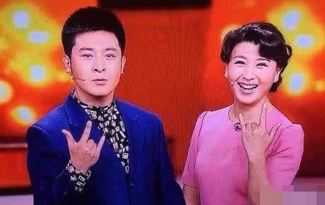 春晚“钉子户”,专演警察小保安,连登春晚13次,今51岁生活超幸福-7.jpg
