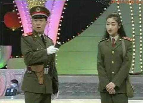 春晚“钉子户”,专演警察小保安,连登春晚13次,今51岁生活超幸福-12.jpg