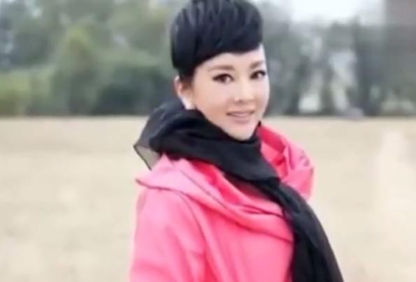 春晚上的“钉子户”,正团级文职干部，今51岁孙涛与妻子生活超幸福-13.jpg