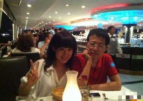 她是央视美女主播，嫁大16岁富豪，与小叔子争夺百亿遗产遭威胁-5.jpg