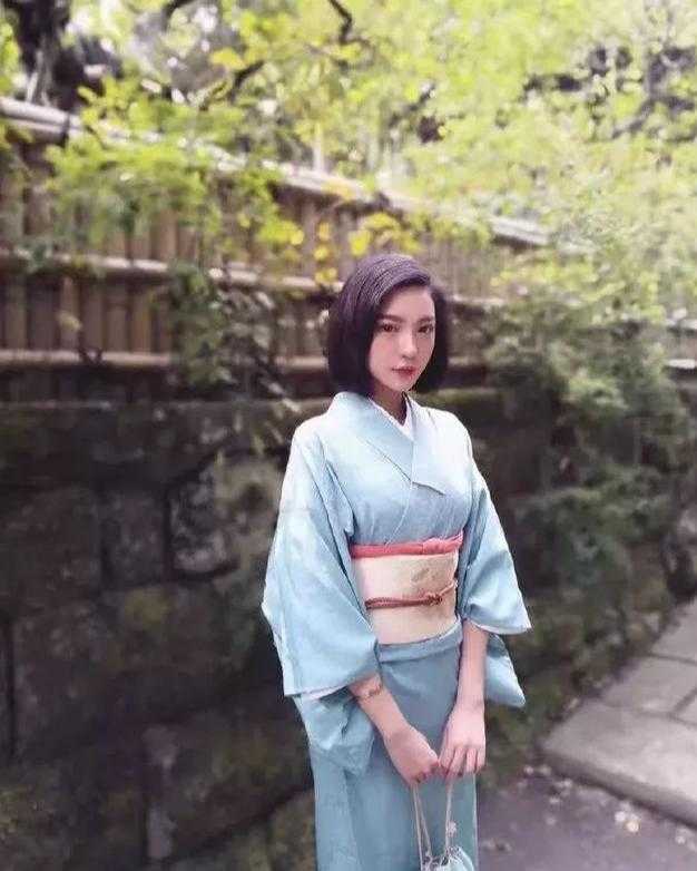 她曾9次荣登春晚,净身出户被老外骗走3000万,今53岁与丈夫超幸福-8.jpg