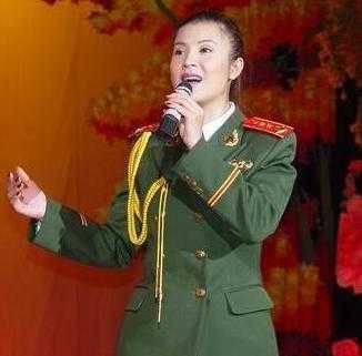 她曾9次荣登春晚,净身出户被老外骗走3000万,今53岁与丈夫超幸福-10.jpg