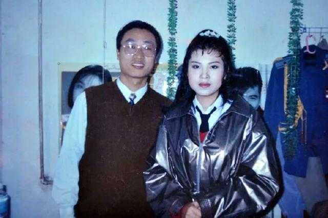 她曾9次荣登春晚,净身出户被老外骗走3000万,今53岁与丈夫超幸福-13.jpg