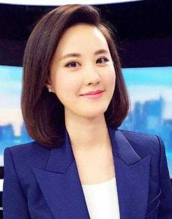 央视“美女主播”秦方，曾是重庆高考状元，今39岁感情空白仍单身-4.jpg