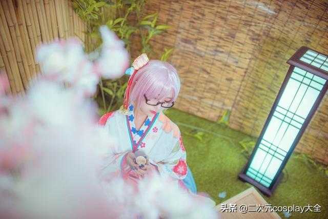 温婉气质的玛修cos，甜美的和服小仙女，抬眼镜的时候太可爱啦-3.jpg