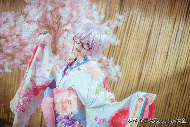温婉气质的玛修cos，甜美的和服小仙女，抬眼镜的时候太可爱啦-7.jpg