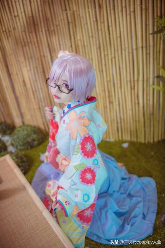 温婉气质的玛修cos，甜美的和服小仙女，抬眼镜的时候太可爱啦-8.jpg