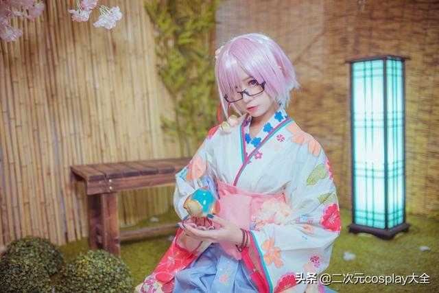 温婉气质的玛修cos，甜美的和服小仙女，抬眼镜的时候太可爱啦-6.jpg