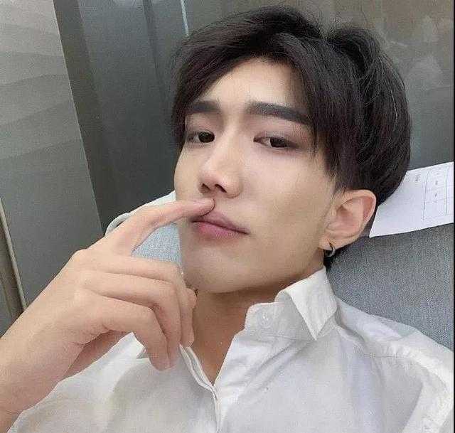 2019年最成功的“女装大佬”，靠扮丑走红B站，口头禅太洗脑了-5.jpg