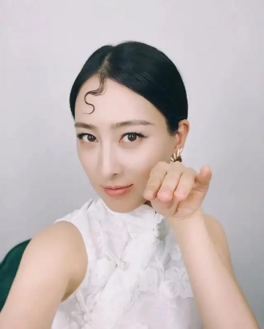 曾与乒乓王子相恋11年,帮好友撒谎败坏路人缘,今独自出入温泉会所-11.jpg