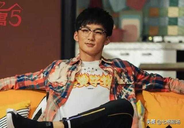 有种逆袭叫《爱情公寓5》中的赵海棠？摘下眼镜后帅成韩剧男主-1.jpg