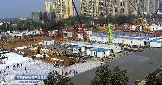 雷神山火神山直播爆火，叉车的艺名亮了，一看就知道是老二次元了-1.jpg