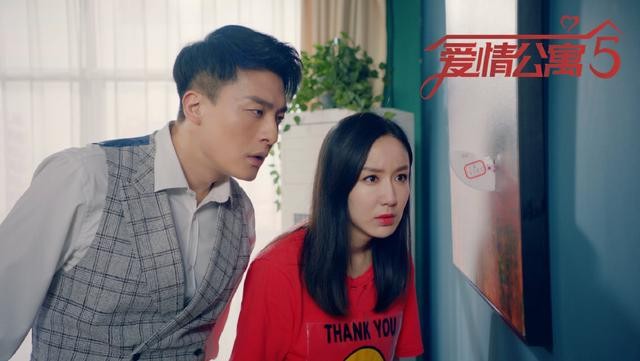 《爱情公寓5》海棠大力相亲时有谁注意到身后那个人？熟悉的面孔-10.jpg
