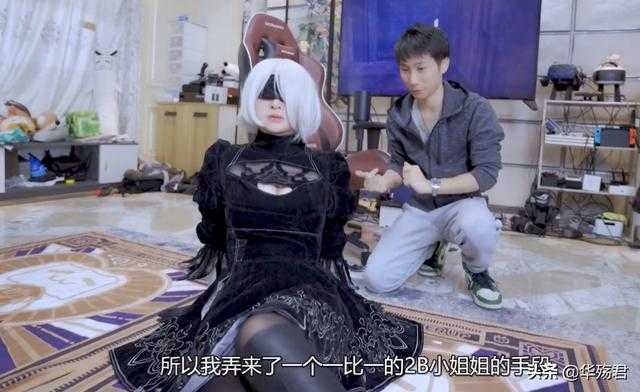 B站宅男up坐拥等身大娃娃，原来是美女COS扮演，摘下面罩后我酸了-3.jpg