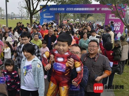 穿越童年 追逐梦想 成都首届漫影创意“变”装趣味跑千人开跑-4.jpg