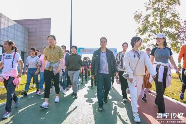 同走健康大道 倡导健康生活 海宁300人环行鹃湖-1.jpg