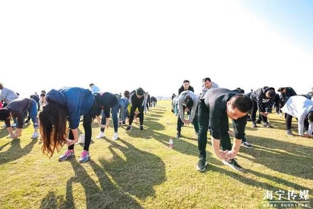 同走健康大道 倡导健康生活 海宁300人环行鹃湖-4.jpg
