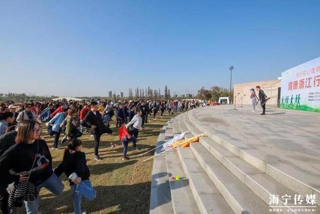 同走健康大道 倡导健康生活 海宁300人环行鹃湖-3.jpg