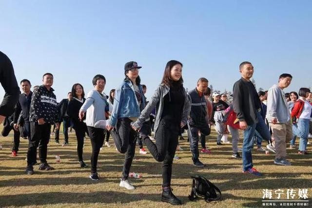 同走健康大道 倡导健康生活 海宁300人环行鹃湖-5.jpg