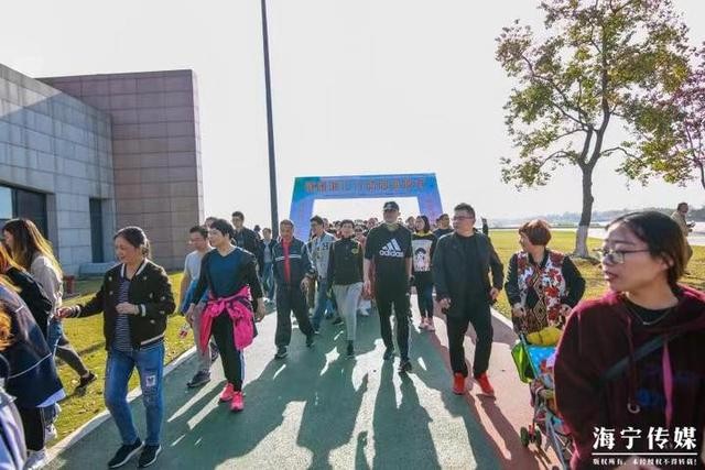 同走健康大道 倡导健康生活 海宁300人环行鹃湖-7.jpg
