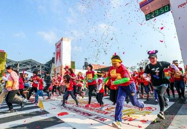趣味跑步肆意变装 万圣节传递健康环保理念-1.jpg