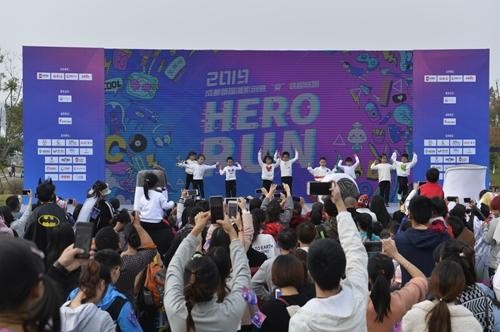 穿越童年 追逐梦想 成都首届漫影创意“变”装趣味跑千人开跑-2.jpg