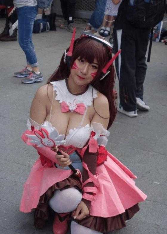 二次元小姐姐玩cosplay引关注衣服“藏”不住好身材，扮的是谁？-4.jpg