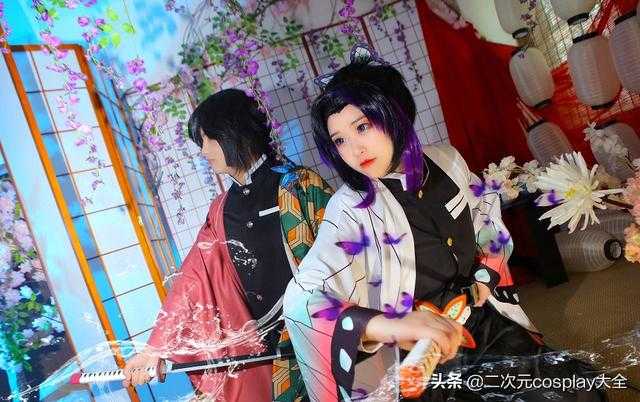 她是一位医护人员，她喜欢cosplay，jk制服和小裙子-1.jpg