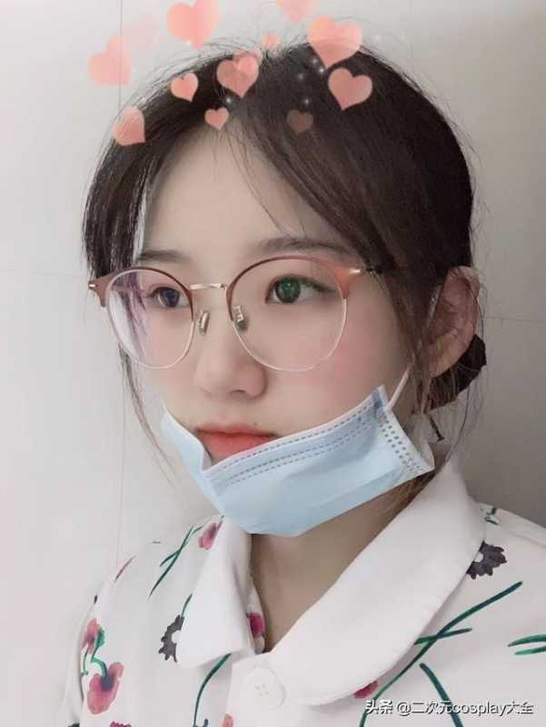 她是一位医护人员，她喜欢cosplay，jk制服和小裙子-8.jpg