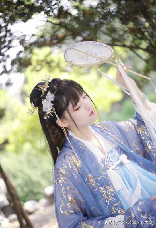 她是一位医护人员，她喜欢cosplay，jk制服和小裙子-10.jpg