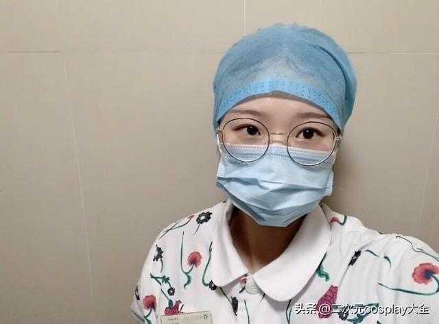 她是一位医护人员，她喜欢cosplay，jk制服和小裙子-9.jpg