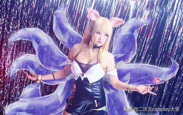 她是一位医护人员，她喜欢cosplay，jk制服和小裙子-12.jpg
