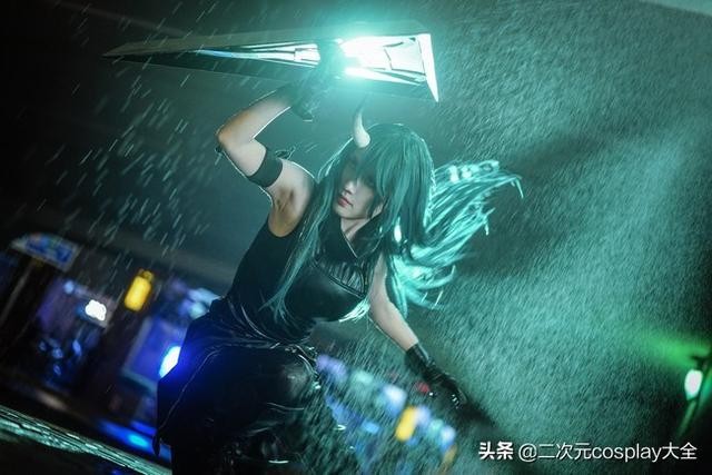 超有镜头感，《明日方舟》星熊&陈cos，隔着屏幕感受到了气场-7.jpg