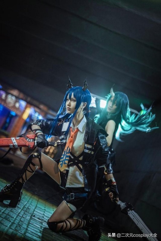 超有镜头感，《明日方舟》星熊&陈cos，隔着屏幕感受到了气场-5.jpg